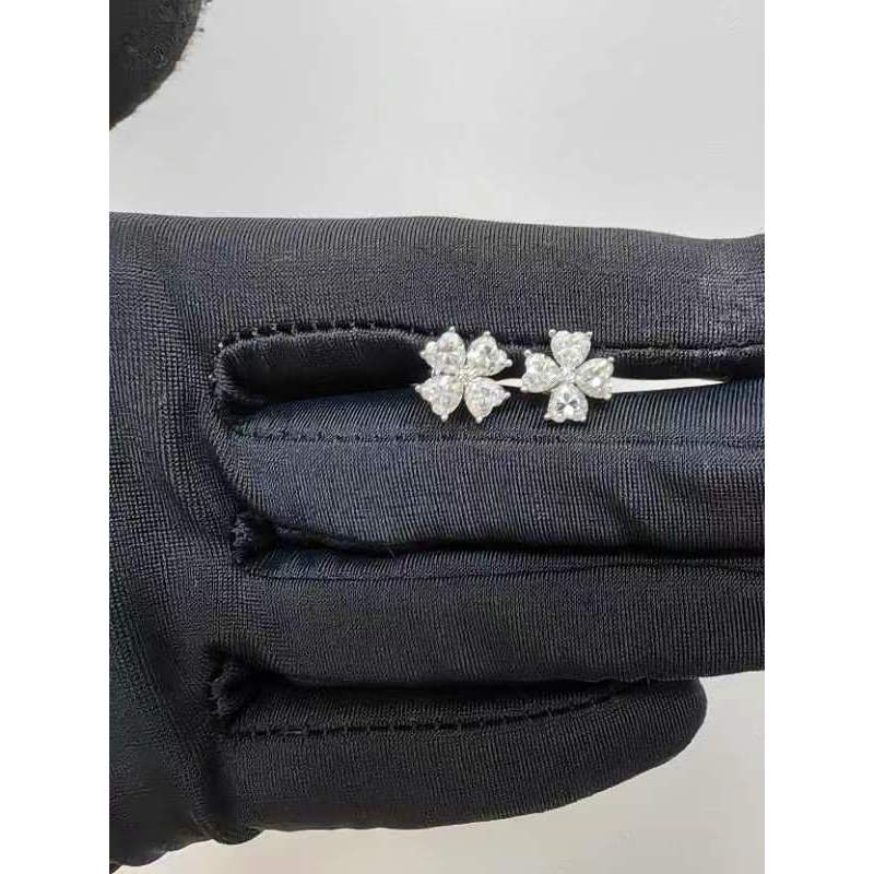 total 2.4ct full 4x4mm heart moissanite diamond flower earrings