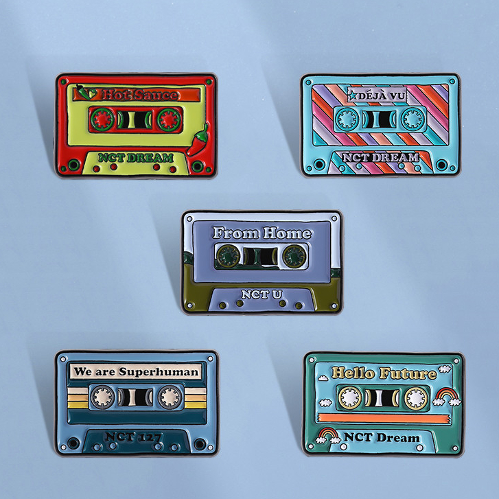 Retro เทป CD เคลือบ Pin Nostalgic Cassette เพลงเข็มกลัดป้ายกระเป๋าเป้สะพายหลังอุปกรณ์เสริมของขวัญสําหรับเพื่อน