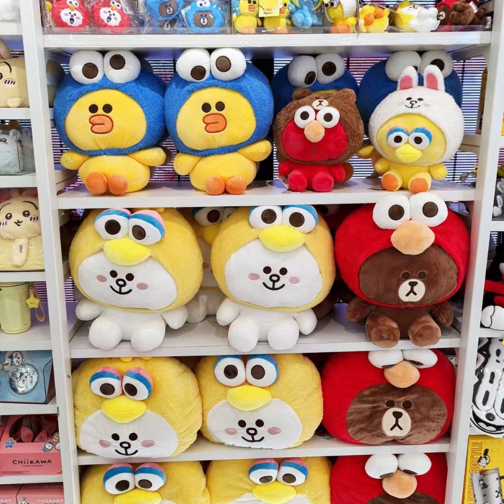 Miniso & sesame street ตุ๊กตาและเบาะ