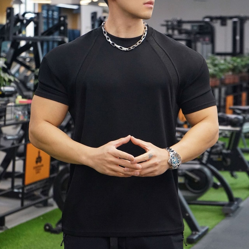 เสื้อกีฬาลำลองผู้ชายใหม่ แขนสั้น เย็บละเอียด กันยีบและริ้วรอย สวมใส่สบาย - รูปที่ 4