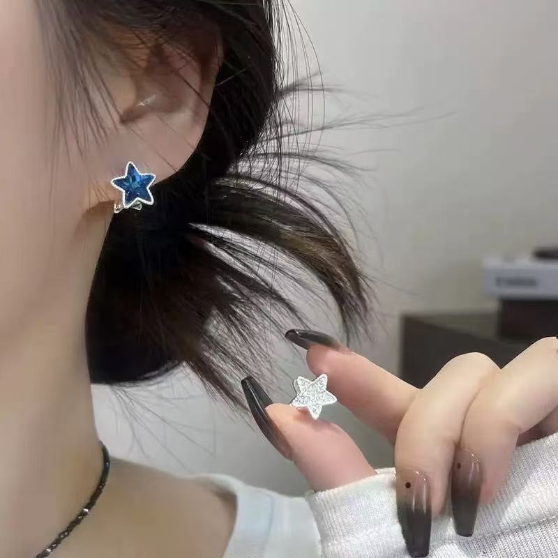 ต่างหูสองด้านออกแบบทันสมัย สีฟ้าสีขาว เพทายดาวห้าแฉก หรูหราและสวมใส่ง่าย