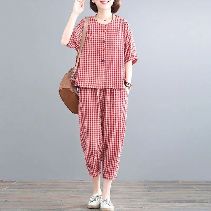 ชุดสองชิ้นสำหรับผู้หญิง สไตล์สบาย แขนสั้น คอโอเวอร์ไซซ์ กางเกงขายายาว เหนือเข่า พร้อมลายกราฟิกและตาข่าย - รูปที่ 2