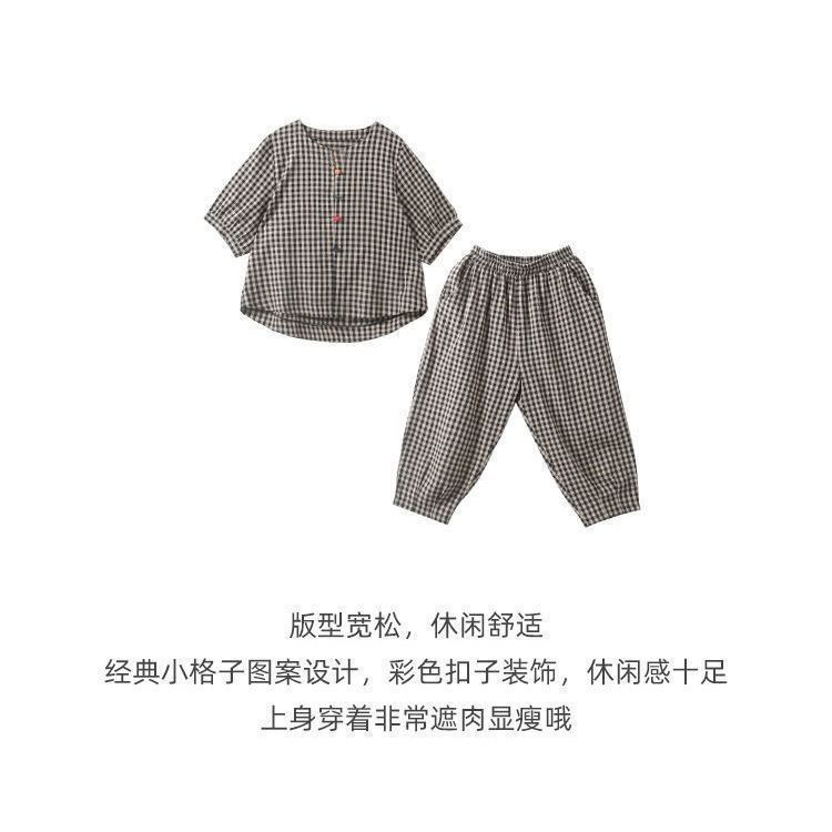 ชุดสองชิ้นสำหรับผู้หญิง สไตล์สบาย แขนสั้น คอโอเวอร์ไซซ์ กางเกงขายายาว เหนือเข่า พร้อมลายกราฟิกและตาข่าย - รูปที่ 4