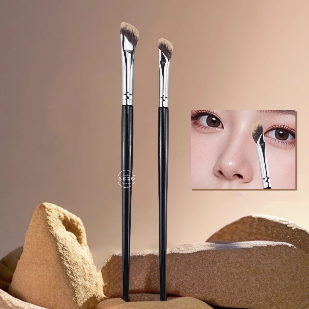 166 Sickle แปรงคอนซีลเลอร์ - สําหรับ Tear Trough/Nose Contour & Liquid Highlight | เครื่องมือแม่นยําหลายมุม
