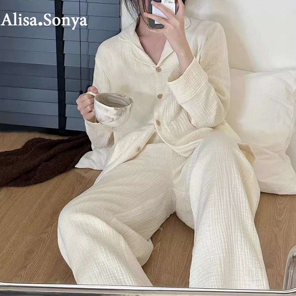 Alisa.Sonya ชุดนอนผู้หญิง ชุดนอนสีขาว สไตล์เกาหลี เรียบหรู มินิมอล ใส่สบาย 24AS1295