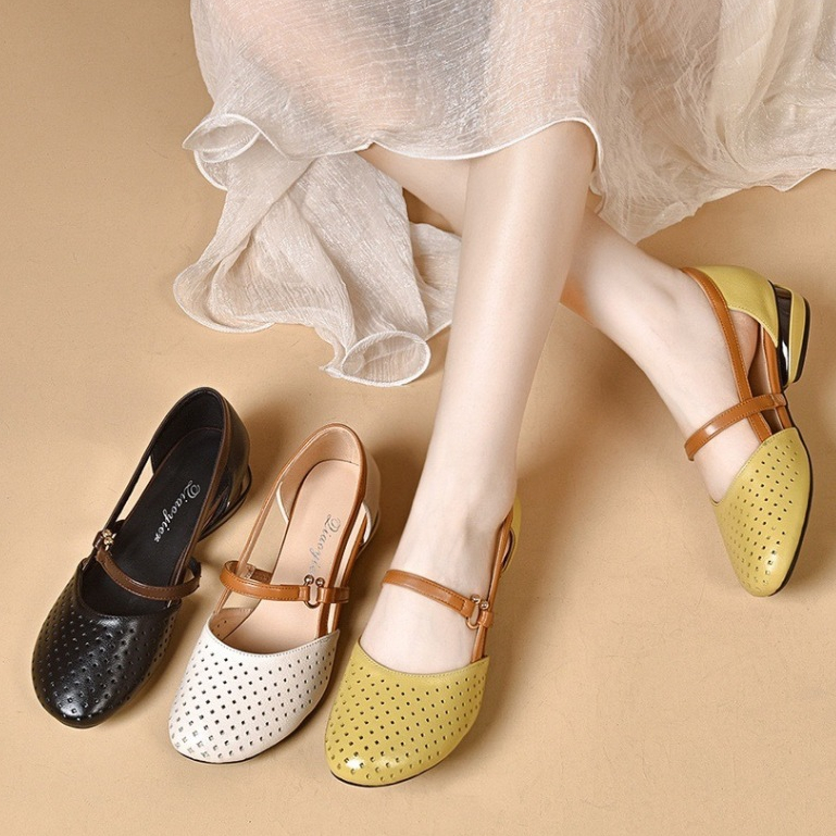 พร้อมกล่อง LuxLane รองเท้าหนังย้อนยุคสําหรับผู้หญิงส้นเตี้ย Elegant Breathable Hollow Out รอบ Toe Work Office ตุ๊กตาส้น