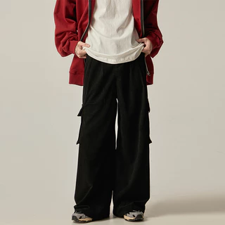 ✨BIA✨ สไตล์ลำลอง Corduroy Pants สไตล์เกาหลี กางเกงคาร์โก้ มีหลายกระเป๋า เอวยืด รุ่น สีน้ําตาล ทรงหลวม เหมาะสำหรับทุกฤดูกาล สีดำ กางเกงผู้ชาย เนื้อผ้าดี ขนาดใหญ่ M-3XL