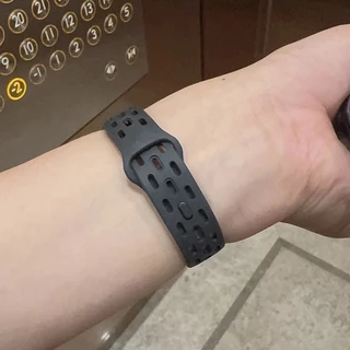 สายรัดข้อมือซิลิโคนอุปกรณ์เสริมสร้อยข้อมือแบบห่วงระบายอากาศสําหรับ Xiaomi Smart Band 10 9 8 / Mi Band 10 Ceramic Edition