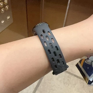 สายรัดข้อมือซิลิโคนอุปกรณ์เสริมสร้อยข้อมือแบบห่วงระบายอากาศสําหรับ Xiaomi Smart Band 10 9 8 / Mi Band 10 Ceramic Edition