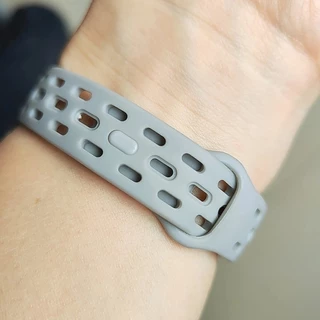 สายรัดข้อมือซิลิโคนอุปกรณ์เสริมสร้อยข้อมือแบบห่วงระบายอากาศสําหรับ Xiaomi Smart Band 10 9 8 / Mi Band 10 Ceramic Edition