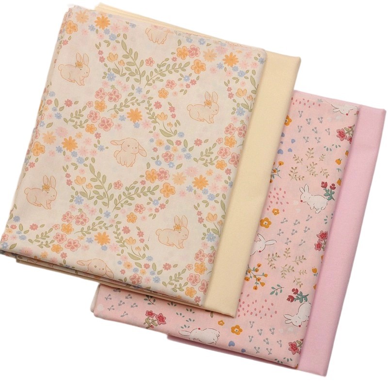 การ์ตูนสไตล์ญี่ปุ่นกระต่ายสตรอเบอร์รี่ดีไซน์ผ้าฝ้ายทอลายทแยงกว้าง 160 ซม.