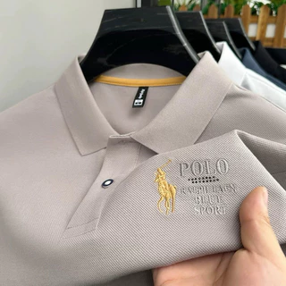 เสื้อโปโลผู้ชายสีกากีสำหรับฤดูร้อน ออกแบบให้สวมใส่ง่ายและสบาย มีแขนสั้น