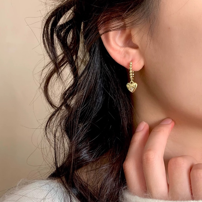 French Golden สามมิติหัวใจหูหัวเข็มขัด Retro ประณีต Cool สไตล์ Micro-Inlaid Zircon ต่างหูผู้หญิง - รูปที่ 3