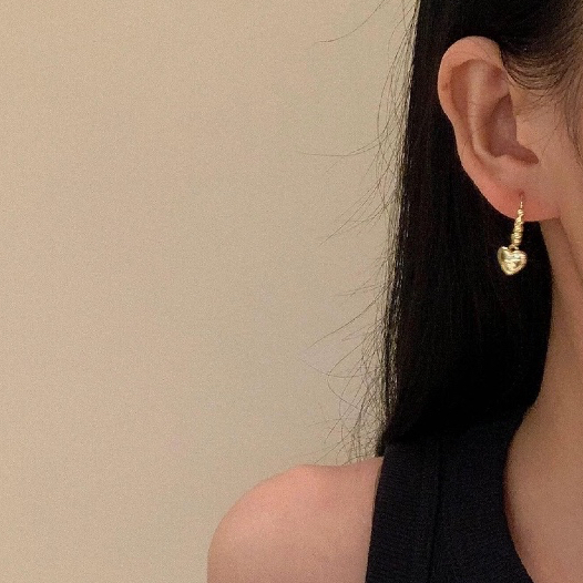 French Golden สามมิติหัวใจหูหัวเข็มขัด Retro ประณีต Cool สไตล์ Micro-Inlaid Zircon ต่างหูผู้หญิง - รูปที่ 7