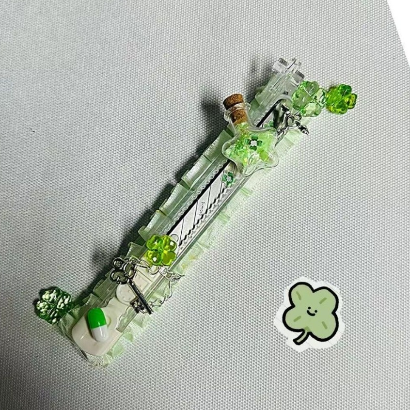 Clover Luck มีดยูทิลิตี้ทํามือแกะกล่อง Express แบบพกพาบัญชีมือมีดอุปกรณ์ประกอบฉากยิง