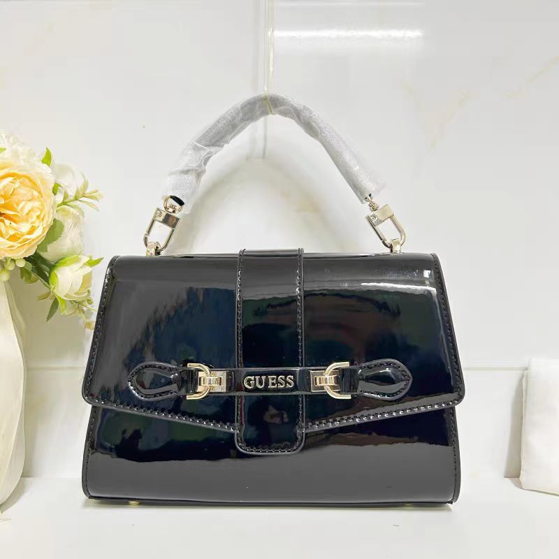 GUESS Splicing lock bag cover กระเป๋าสี่เหลี่ยมเล็ก t37