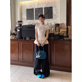 Fariy🍒มีสินค้า🍒 เสื้อยืดเเขนสั้น เสื้อยืดแต่งชายลูกไม้ เเต่วเพชรหน้าอก ไหล่ตรง งานลูกไม้ ทรงสลิฟฟิต
