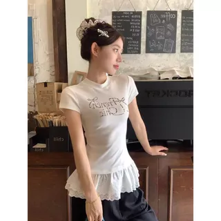 Fariy🍒มีสินค้า🍒 เสื้อยืดเเขนสั้น เสื้อยืดแต่งชายลูกไม้ เเต่วเพชรหน้าอก ไหล่ตรง งานลูกไม้ ทรงสลิฟฟิต