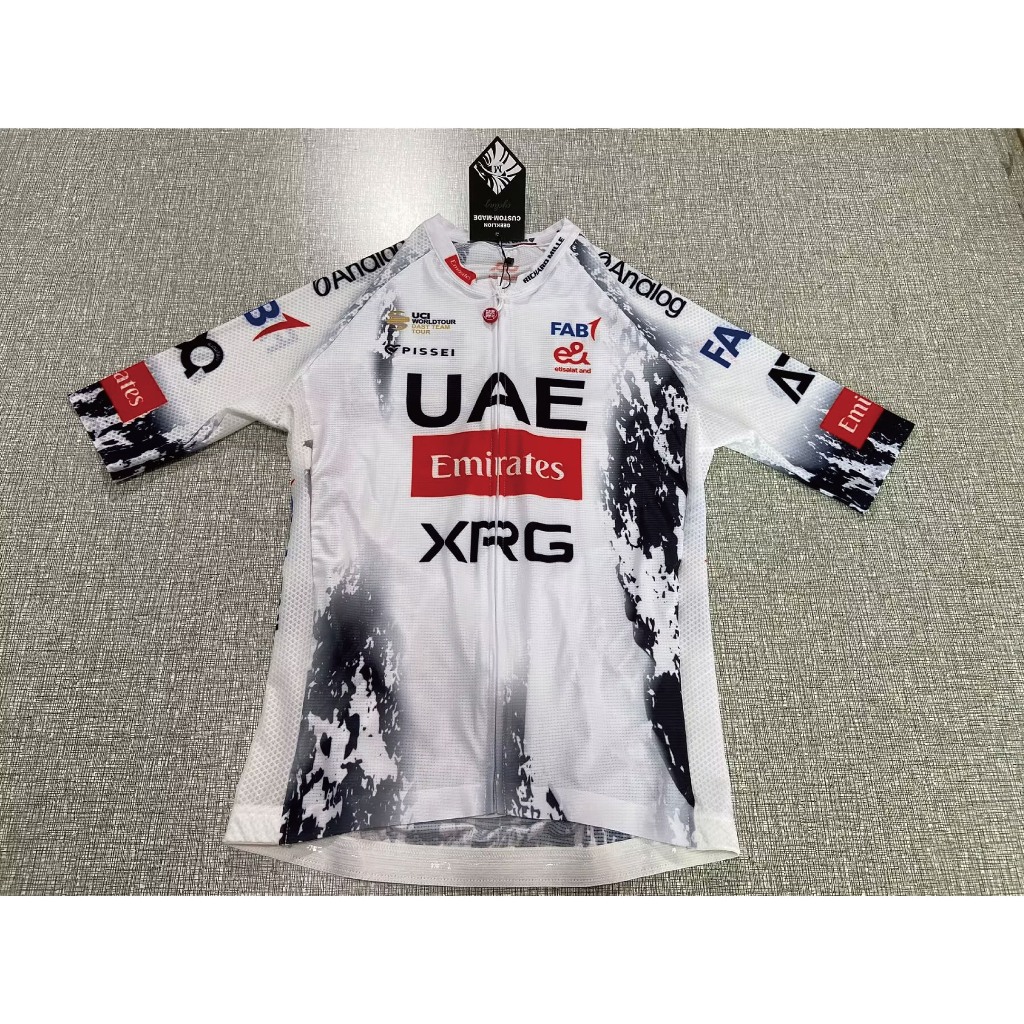 2025 TDF UAE ทีม Emirates แขนสั้นฤดูร้อนขี่จักรยาน Jersey Tour ล่าสุด Racing Cut Quick Dry Bike Wear