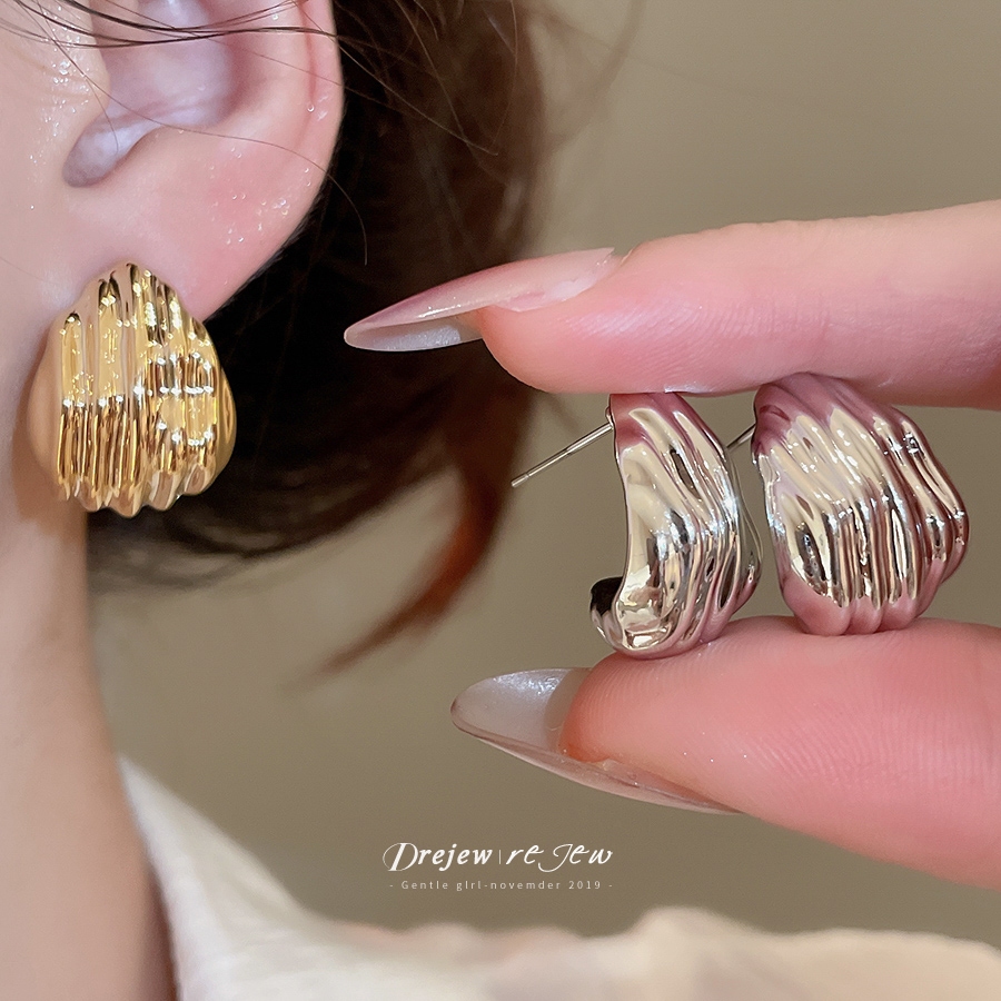 ต่างหูสตั๊ดออกแบบสำหรับผู้หญิง แบบน้ำหยดห้าแฉกสไตล์ยุโรปและอเมริกา ผลิตจากโลหะคุณภาพดี