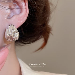 ต่างหูสตั๊ดออกแบบสำหรับผู้หญิง แบบน้ำหยดห้าแฉกสไตล์ยุโรปและอเมริกา ผลิตจากโลหะคุณภาพดี