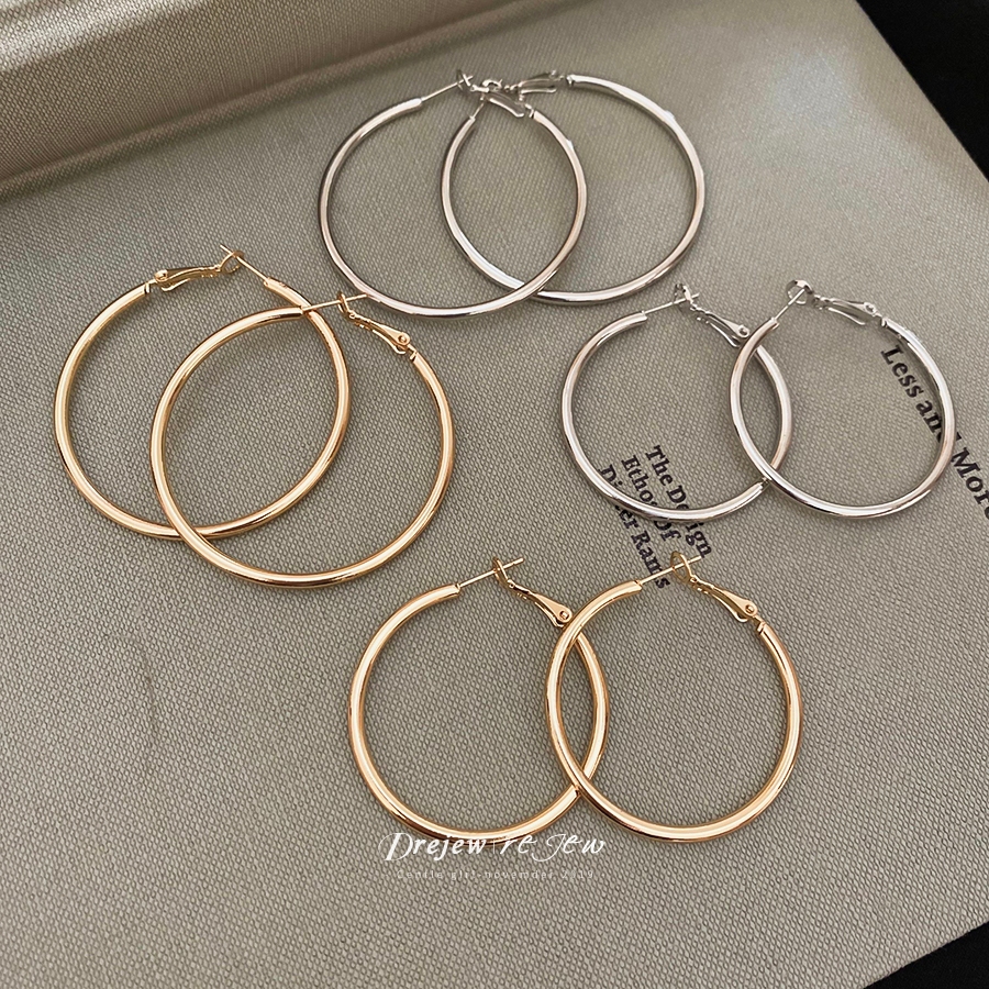 ต่างหูเงิน 925 แบบเรียบง่ายสไตล์ยุโรปและอเมริกา ออกแบบเรขาคณิตสำหรับสวมใส่รอบหู พร้อมลายเส้นเรียบหรูและหลากหลายอารมณ์