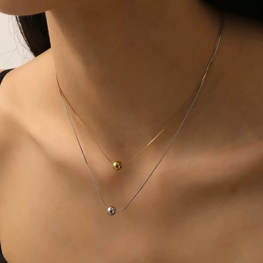 สไตล์มินิมอลสโซ่ลูกปัดกลมขนาดเล็กโอนลูกปัดสร้อยคอเหล็กไทเทเนียมสร้อยคอรักษาสี