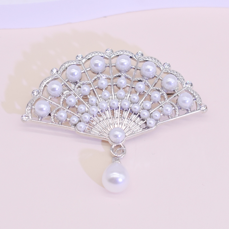 พัดลมโบราณเข็มกลัด เคลือบด้วยทอง 24K ปราศจากอาการแพ้ พร้อมใช้งานในงานเลี้ยงหรือโอกาสสำคัญ - รูปที่ 4