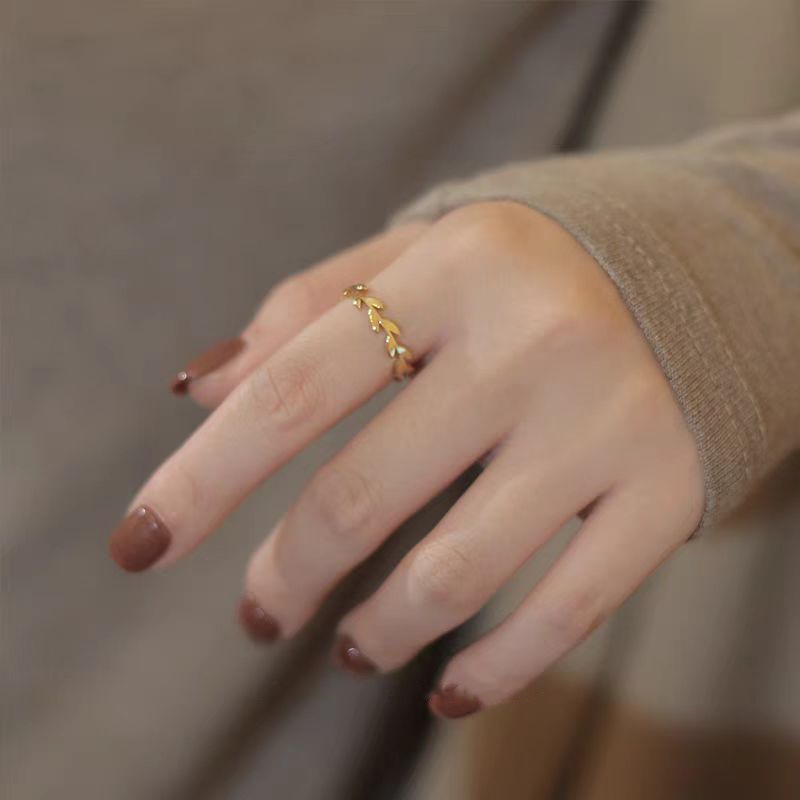 สร้อยข้อมือสแตนเลสมันวาว กันน้ำและเหงื่อ สีคงทน คุณภาพสูง ออกแบบมาอย่างพิถีพิถัน เหมาะสำหรับสุภาพสตรี