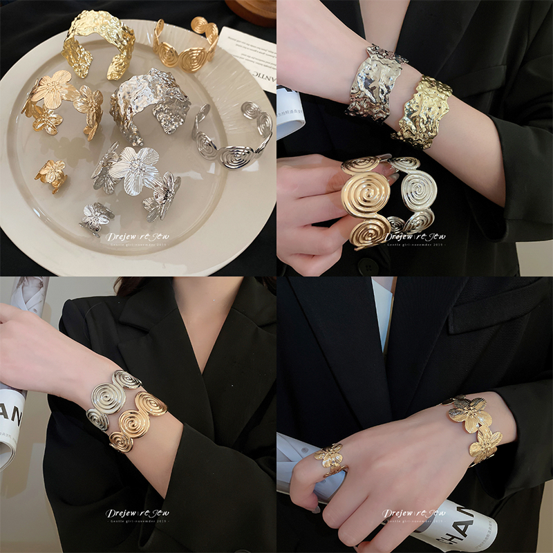 สร้อยข้อมือโลหะลายจีบเกลียวแบบยุโรปและอเมริกา ออกแบบมาอย่างทันสมัยและมีเอกลักษณ์