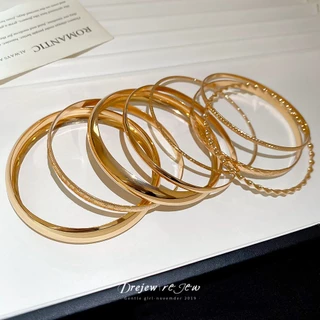 สร้อยข้อมือโลหะลวดลายเงางาม สไตล์เซ็ต 8 ชิ้น สำหรับสวมใส่งานหลากหลายโอกาส ดีไซน์เฉพาะตัว