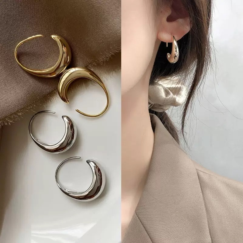ออกแบบแฟชั่น Niche C-Shaped โค้งต่างหูเหล็กไทเทเนียมสี Retention Hypoallergenic ต่างหู