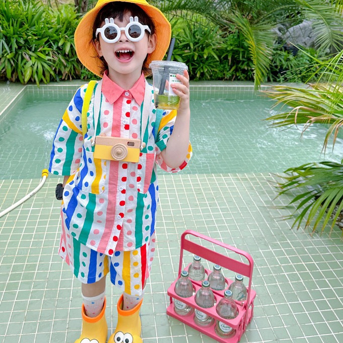 【พร้อมส่ง】ชุดเสื้อเชิ้ต กางเกงขาสั้น ลายจุด สีรุ้ง สไตล์ฮาวาย เหมาะกับเดินชายหาด แฟชั่นฤดูร้อน สําหรับเด็กผู้ชาย สองชิ้น