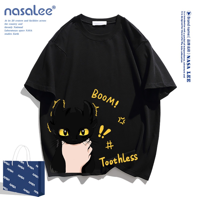 โปรโมชั่นส่วนลด 63% จัดส่งทันที NASA ลายมังกรฝึกได้สไตล์การ์ตูน เสื้อยืดผู้ชาย ไซส์ใหญ่ เย็นสบาย ใส่สบาย แขนสั้น 2025 ฤดูร้อน