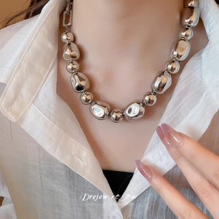 สร้อยคอโลหะยุโรปและอเมริกา สไตล์คูล มีลูกปัดกลมไม่สม่ำเสมอและโซ่กระดูก ออกแบบเฉพาะตัว