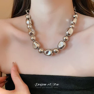 สร้อยคอโลหะยุโรปและอเมริกา สไตล์คูล มีลูกปัดกลมไม่สม่ำเสมอและโซ่กระดูก ออกแบบเฉพาะตัว