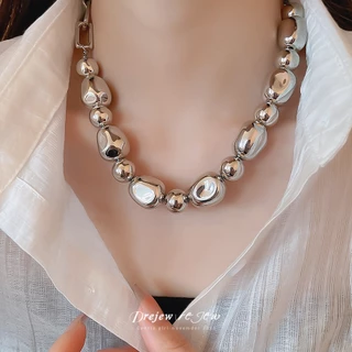 สร้อยคอโลหะยุโรปและอเมริกา สไตล์คูล มีลูกปัดกลมไม่สม่ำเสมอและโซ่กระดูก ออกแบบเฉพาะตัว