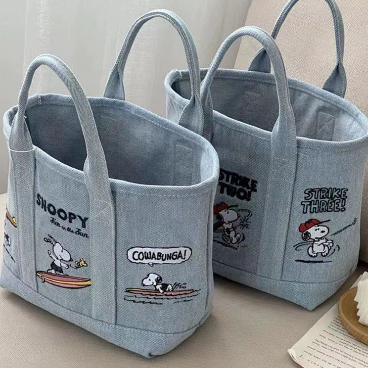 【จัดส่งจากประเทศไทย】🌼พร้อมส่ง🌼สนูปปี้เย็บปักถักร้อยวันกระเป๋าผ้าใบน่ารักนอกมือหิ้วกระเป๋าเบนโตะพนักงานออฟฟิศกระเป๋าถือผู้หญิง