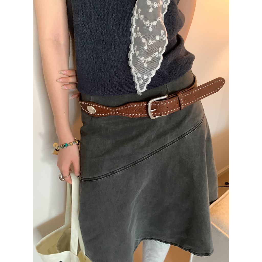 Retro Western สไตล์ Rivet เข็มขัดผู้หญิงกระโปรงกางเกงยีนส์ Slimmer ดูเข็มขัด Niche Design เข็มขัดอุปกรณ์เสริม