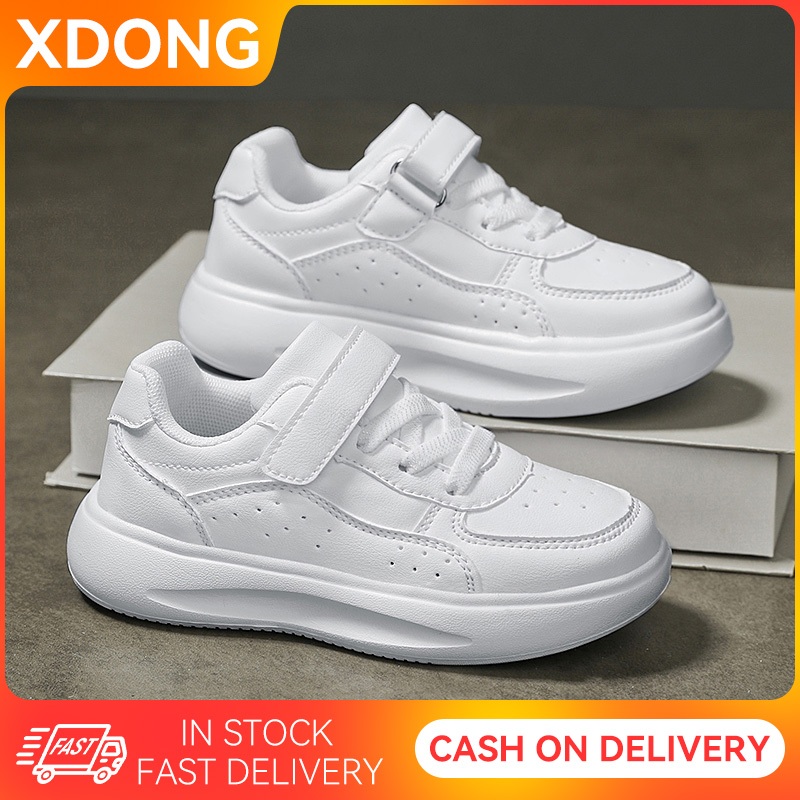 เด็กรองเท้าผ้าใบรองเท้ากีฬาลําลองน้ําหนักเบาระบายอากาศ อ่อนนุ่ม เพียงผู้เดียว สีดําสีขาวรองเท้านักเรียนสําหรับเด็กชายและเด็กหญิง