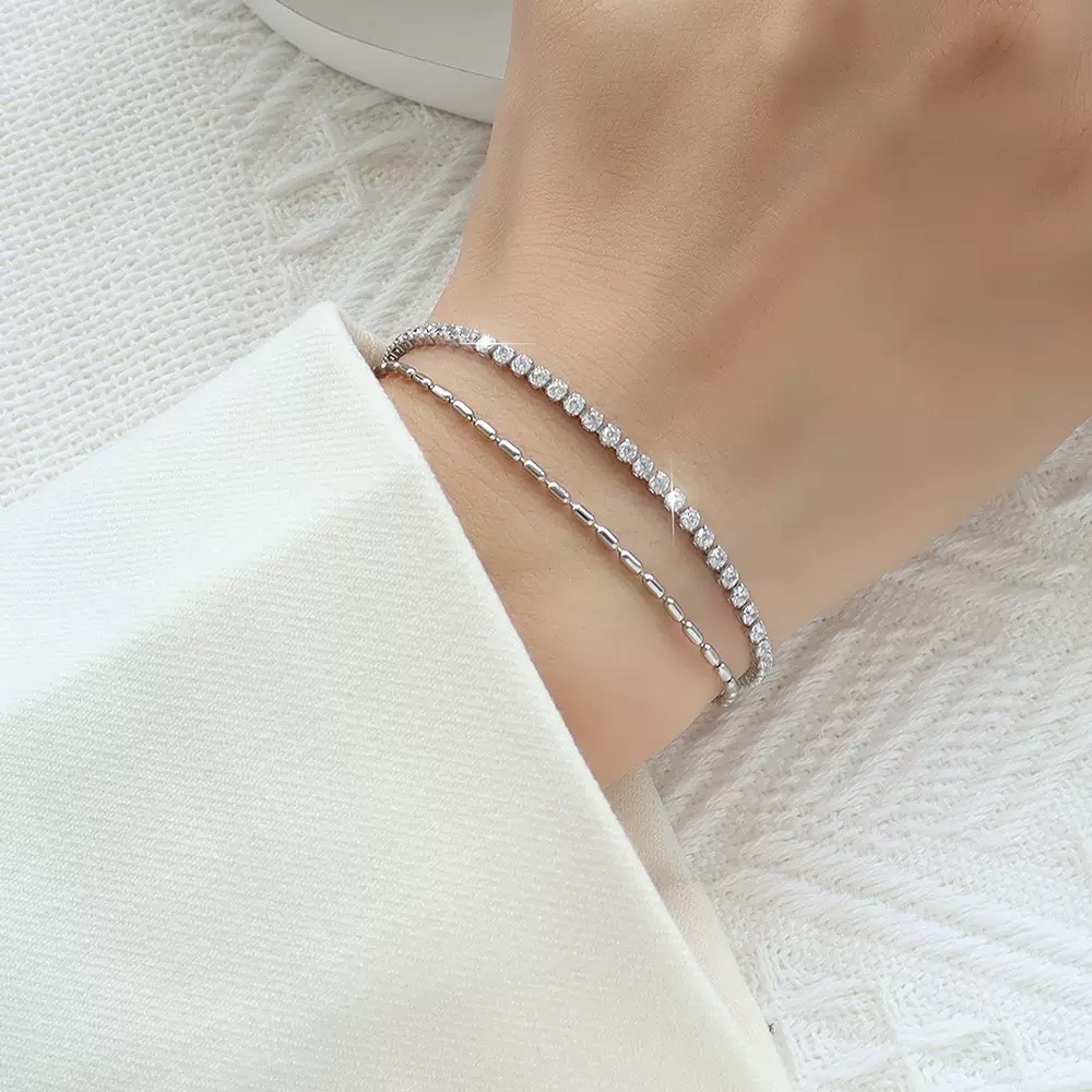 สร้อยข้อมือสไตล์ญี่ปุ่นเกาหลี แบบสองชั้น เพชรสังเคราะห์เต็มเม็ด ทำจากไทเทเนียม คงทนสีสวยงาม