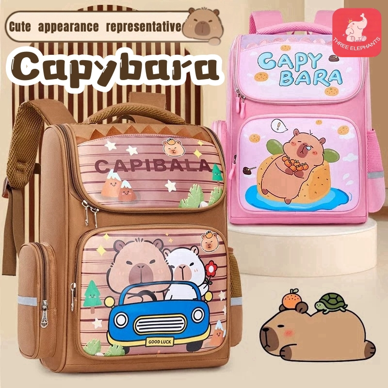 แบบใหม่ล่าสุด  Capybara กระเป๋าเป้เด็กการ์ตูนสุดน่ารัก กระเป๋าเป้นักเรียนประถมน้ำหนักเบา กันน้ำ` ปกป้องกระดูกสันหลังนักเรียน ถูกหลักวิทยาศาสตร์ กระเป๋าเป้นักเรียน น้ำหนักเบา+จุของ