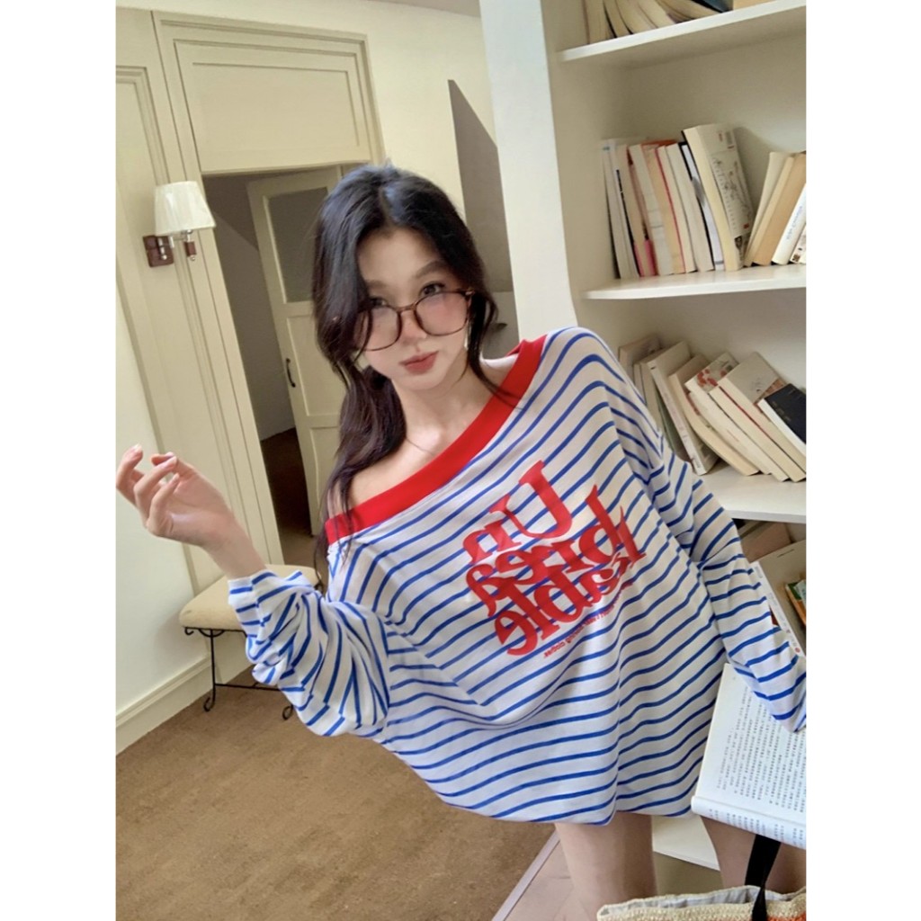 ไหล่เดียวจดหมายพิมพ์แขนยาวลายเสื้อยืดผู้หญิงฤดูร้อนหลวมครีมกันแดดเสื้อขี้เกียจบางด้านบน