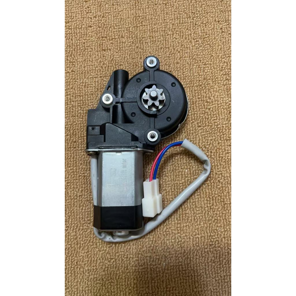 มอเตอร์ยกกระจกรถยนต์ Toyota เหมาะสําหรับ Toyota tiger D4D Toyota INNOVA avanza Fortuner Hilux corolla 7 แกน FR ด้านหน้าขวา 12 V
