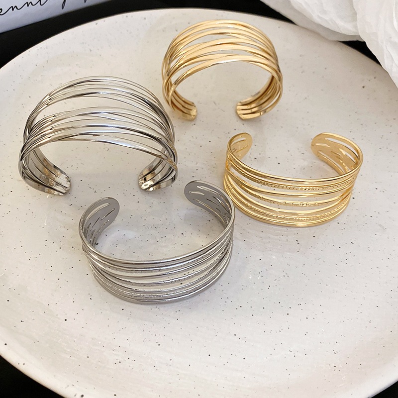 สร้อยข้อมือโลหะสไตล์เย็น อุปกรณ์เครื่องประดับแฟชันสำหรับคนชอบสไตล์เรียบหรูและพรีเมียม - รูปที่ 5