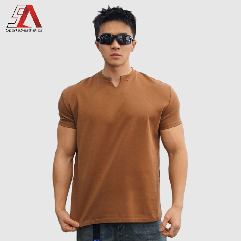 ผู้ชายคอวีกีฬาสบายๆเสื้อยืดใหม่ที่เรียบง่ายหลวมสบายแขนสั้นประเดิม