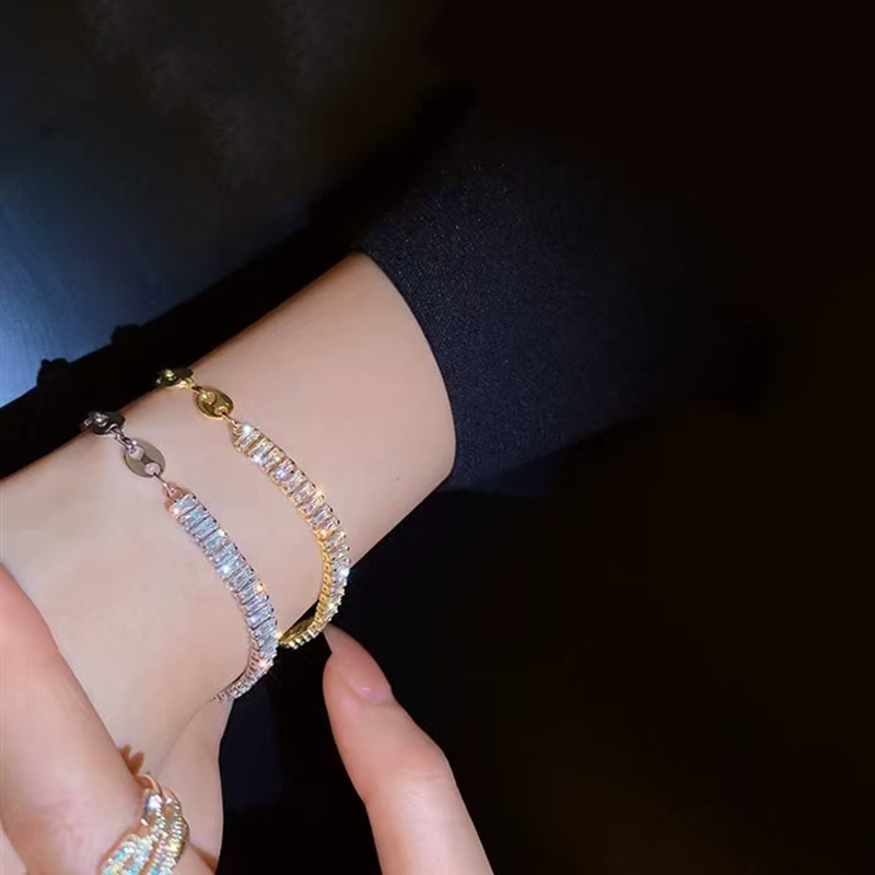 มันเงา สร้อยข้อมือเย็บสแตนเลสเพทายสี่เหลี่ยม, กันน้ํากันเหงื่อจะไม่จางหาย, ทุกวันระดับไฮเอนด์ที่สวยหรู, สไตล์เดียวกันสําหร
