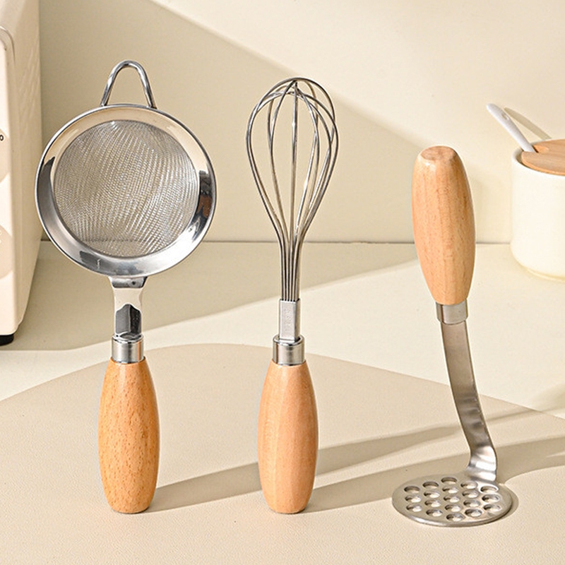 OUKEAI 304 อุปกรณ์ครัวสแตนเลสในครัวเรือนไม้ Handle Potato Press กระชอนไข่ผสมห้องครัวกรองตาข่ายตะแกรง