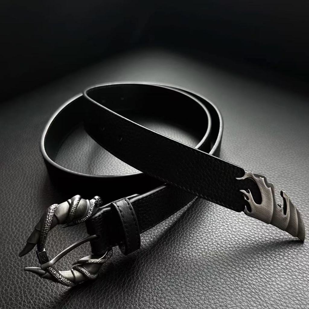 เข็มขัดสไตล์พังก์หัวโลหะ สีดำ อินเทรนด์สำหรับผู้ชาย พร้อมสวมคู่กับอุปกรณ์เสริมแฟชั่น