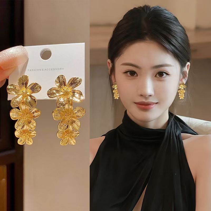 ต่างหูดอกไม้สีทองหรูหราระดับไฮเอนด์ ออกแบบใหม่และสวยงาม ยอดนิยมในตลาด